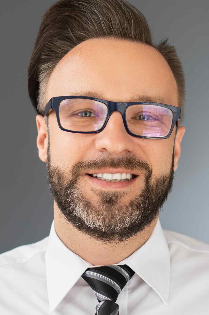 https://talentrixsolutions.com/wp-content/uploads/2019/02/team_02-850x1280.jpg